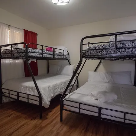 Very Private Studio In Home With Own Separate Entrance